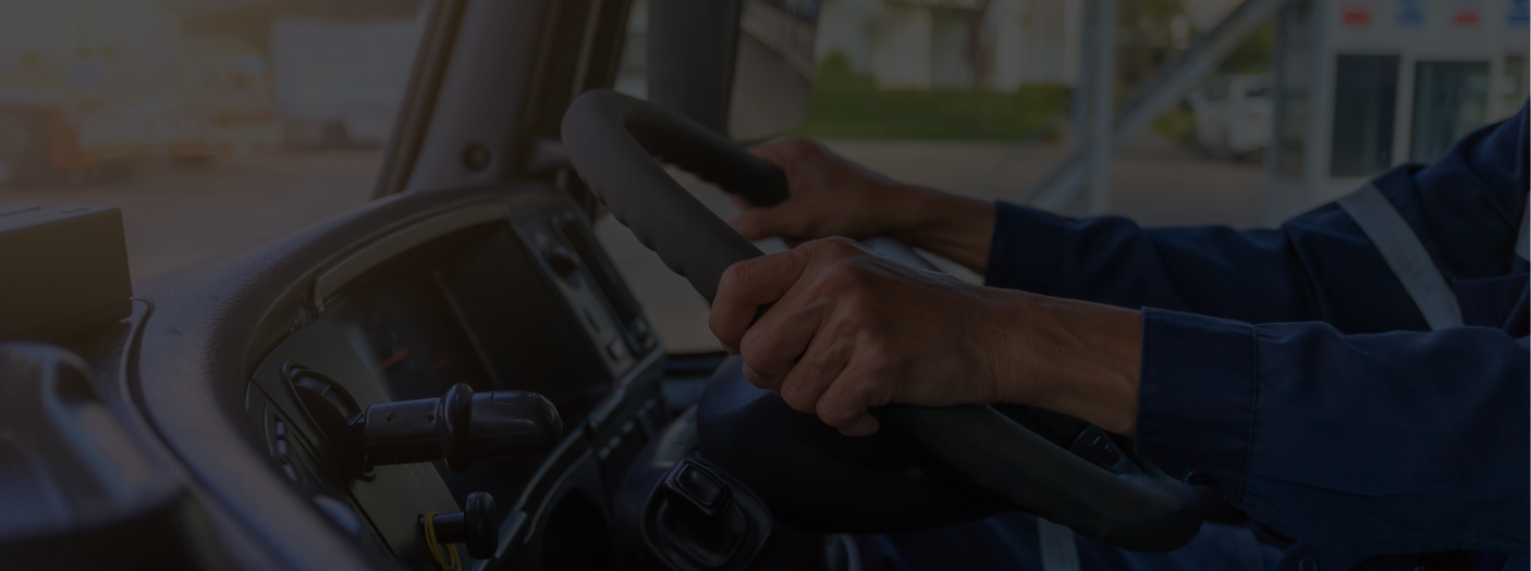 ハンドルを握る人